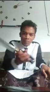 Pisau Cap Garpu lokal