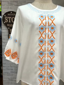 เสื้อ ปักผ้าสปันจ์ลายสวย อก46/48 ฟรีไซส์ ยาว24นิ้ว ทั้งตัวผ้าสปันใส่สบายผ้าไม่ร้อนน่ารักปักสวยจ้า ภาพงานตามผนังกำแพงค่ะมีขายทั้งปลีกและส่ง ราคาส่งสอบถามในแชท