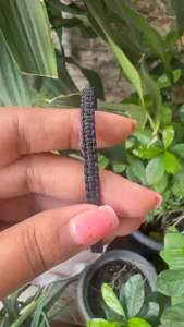 สร้อยข้อมือเชือกสีดำประดับหินฮีมาไทต์ 6 มม. สำหรับผู้ชาย