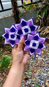 ธุงใยแมงมุมรูปดาวกระจายแบบดอกเดียวขนาด5×5นิ้วสีม่วงขาว สีสันสดใส ใช้ตกแต่ง งานบุญประเพณี งานมงคล