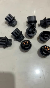 Fitting Lampu Mobil Universal Original