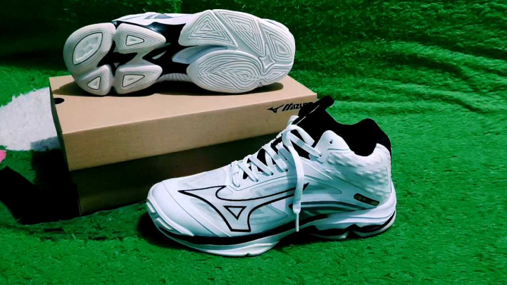 Sepatu store mizuno wave