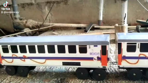 miniatur Kereta api Indonesia full lampu seri lokomotif ukuran besar( mainan/miniatur)