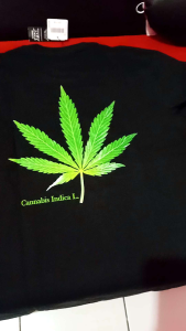 Kaos Hitam Putih Cannabis Indica