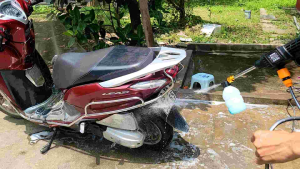 máy rửa xe chạy pin ( tặng kèm 2 pin )