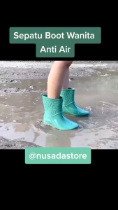 Sepatu Boot Wanita Anti Air 20cm