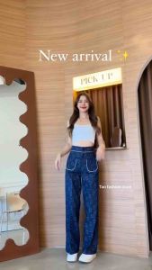กางเกงขากระบอกกลางผ้ายีนส์ สะกิตลายหัวใจ  งานซิปหน้า ตะขอหน้า แต่งกระเป๋าหน้า