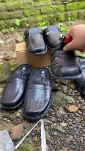 Sepatu Sandal Kerawang Kulit Pria Hitam/Sepatu Kulit Bustong Hitam