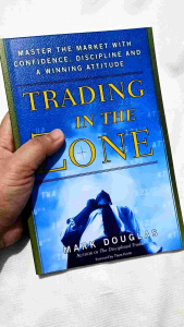 Trading in the Zone: Master the Market with Confidence Discipline and a Winning Attitude - paperback