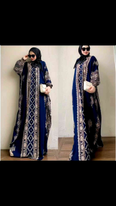 Kaftan Jumbo: Desain Unik & Nyaman untuk Pesta Musim Panas\\n\\nKaftan jumbo adalah pakaian yang semakin populer di kalangan wanita yang mencari penampilan nyaman dan elegan. Artikel ini akan membahas tentang sejarah kaftan jumbo, perbedaan dengan kaftan biasa, keunggulan, cara memilih kaftan jumbo yang tepat, serta bagaimana memadukannya dengan aksesoris.\\n\\n Apa itu Kaftan Jumbo?\\n\\nKaftan jumbo adalah jenis kaftan yang memiliki desain unik dan nyaman, cocok digunakan untuk berbagai acara, terutama pesta musim panas. Kaftan jumbo biasanya memiliki ukuran lebih besar dibandingkan kaftan biasa, sehingga memberikan kesan leluasa dan nyaman ketika dikenakan.\\n\\n Sejarah Kaftan Jumbo\\n\\nKaftan jumbo sebenarnya merupakan evolusi dari kaftan tradisional yang telah ada sejak zaman dahulu. Kaftan tradisional sendiri berasal dari Timur Tengah dan telah dikenal sejak abad ke-15. Kaftan jumbo sendiri mulai populer di era modern, terutama di kalangan wanita yang mencari pakaian yang nyaman dan elegan.\\n\\n Perbedaan Kaftan Jumbo dengan Kaftan Biasa\\n\\nAda beberapa perbedaan antara kaftan jumbo dan kaftan biasa, yaitu:\\n\\n- Ukuran: Kaftan jumbo biasanya memiliki ukuran lebih besar dibandingkan kaftan biasa, sehingga memberikan kesan leluasa dan nyaman ketika dikenakan.\\n- Desain: Kaftan jumbo biasanya memiliki desain yang unik dan menarik, sehingga cocok digunakan untuk berbagai acara, terutama pesta musim panas.\\n- Material: Kaftan jumbo biasanya terbuat dari bahan yang ringan dan adem, sehingga cocok digunakan di cuaca panas.\\n\\n Keunggulan Kaftan Jumbo\\n\\nAda beberapa keunggulan kaftan jumbo, yaitu:\\n\\n Desain Unik & Nyaman\\n\\nKaftan jumbo memiliki desain yang unik dan menarik, sehingga dapat membuat penampilan Anda menjadi lebih menonjol. Selain itu, kaftan jumbo juga sangat nyaman ketika dikenakan, sehingga Anda bisa merasa percaya diri dan nyaman saat menghadiri berbagai acara.\\n\\n Cocok untuk Pesta Musim Panas\\n\\nKaftan jumbo sangat cocok digunakan untuk pesta musim panas karena bahan yang digunakan biasanya ringan dan adem, sehingga tidak membuat Anda merasa gerah atau tidak nyaman.\\n\\n Cara Memilih Kaftan Jumbo yang Tepat\\n\\nBerikut adalah beberapa tips memilih kaftan jumbo yang tepat:\\n\\n Tips Memilih Kaftan Jumbo\\n\\n- Pilih kaftan jumbo yang sesuai dengan bentuk tubuh Anda.\\n- Perhatikan bahan kaftan jumbo, pilih bahan yang ringan dan adem.\\n- Pilih warna kaftan jumbo yang sesuai dengan warna kulit Anda.\\n- Perhatikan ukuran kaftan jumbo, pilih ukuran yang pas dan nyaman ketika dikenakan.\\n\\n Mengenali Model Kaftan Jumbo yang Cocok untuk Anda\\n\\nAda beberapa model kaftan jumbo yang bisa Anda pilih, seperti kaftan jumbo dengan lengan panjang, kaftan jumbo dengan lengan pendek, atau kaftan jumbo tanpa lengan. Pilih model kaftan jumbo yang sesuai dengan bentuk tubuh Anda dan acara yang akan Anda hadiri.\\n\\n Cara Memadukan Kaftan Jumbo dengan Aksesoris\\n\\nBerikut adalah beberapa cara memadukan kaftan jumbo dengan aksesoris:\\n\\n Menggunakan Aksesoris yang Sesuai\\n\\n- Pilih aksesoris yang sesuai dengan warna kaftan jumbo.\\n- Pilih aksesoris yang tidak terlalu berlebihan, agar tidak mengganggu penampilan Anda.\\n- Pilih aksesoris yang sesuai dengan acara yang akan Anda hadiri.\\n\\n Cara Menyimpan Kaftan Jumbo dengan Baik\\n\\nBerikut adalah beberapa cara menyimpan kaftan jumbo dengan baik:\\n\\n- Simpan kaftan jumbo di tempat yang kering dan bersih.\\n- Jangan simpan kaftan jumbo di tempat yang lembab atau terkena sinar matahari langsung.\\n- Jangan simpan kaftan jumbo di tempat yang terlalu panas atau dingin.\\n- Jangan simpan kaftan jumbo di tempat yang berdebu atau kotor.\\n\\nDengan memperhatikan tips-tips di atas, Anda bisa memilih kaftan jumbo yang tepat dan memadukannya dengan aksesoris yang sesuai, sehingga penampilan Anda menjadi lebih menonjol dan percaya diri saat menghadiri berbagai acara.\n}