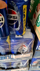 thùng 28lon nước ngọt pepsi 320 ml đậm đà thơm ngon đúng vị  là nước giải khác uống lạnh ngon tuyệt hạn sử dụng  luôn mới.có mẫu xuân 2025