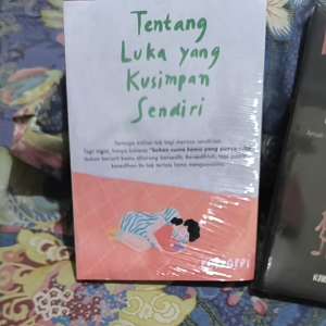 2 NOVEL tentang luka yang kusimpan sendiri & ayah ini arahnya kemana ya?