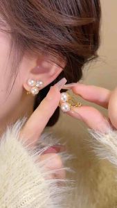 (Bebas beli 2 dapat bonus) H-Girl888 COD A191 Anting bola putih segitiga manis titanium wanita Korea
