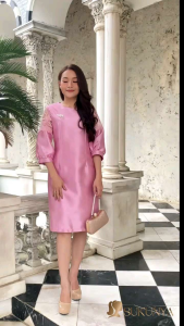 3 สีเดรสผ้าไหมญี่ปุ่นทรงสวยหวาน ช่วงแขนตัดเย็บทรงบอลลูนจั้มปลายแขน ความพองของช่วงแขนสวยกำลังดีคะ ทอง ชมพู ดำ M-3XL