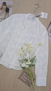 🚨โค้ดลดเหลือ 391.- Cottoncandy 🕊️New Dollar vintage shirt เสื้อเชิ้ตลูกไม้งานสวยฉลุลายแบบแพงๆ ดีเทลเข็มกลัดดอกไม้สวยมาก