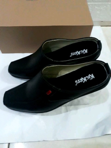 Sepatu Sandal Selop Pria: Nyaman & Trendy