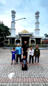 Kaos Sholat Katun Combet: Kaos Pria Distro Terbaru