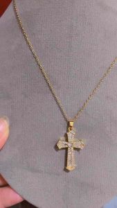 Kalung Liontin Salib Mataa Titanium Wanita