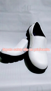 Sepatu Safety Slipon Putih: Solusi Keren untuk Pabrik & Kantor
