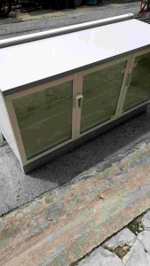 ตู้ครัวอลูมิเนียมแท้ 100% 3 ประตู บานใส 150 CM ทรงเตี้ย