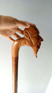 tongkat jalan kayu kelor emas ukir pak jenggot S32