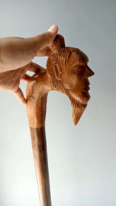 tongkat jalan kayu kelor emas ukir brahmana S31