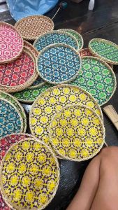 ถาดไม้ไผ่ กระด้งลายพิกุล สานยกดอกดาวล้อมเดือน กระด้ง ถาดไม้ไผ่ แต่งผนัง ถาดสานจัดเบรค ถาดจัดเบรค ถาดจัดขนม กระด้งแต่งผนัง ตกแต่งผนัง กระด้งลายดอก กระด้งแต่งผนัง แต่งผนัง