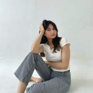 Reverie - Nashia Top - Kaos Wanita Lengan Pendek Boat Neck Crop Basic - Atasan Wanita Bahan Spandex Short Sleeve One Size