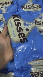 Kẹo Chocolate hersheys kisses 315g cookies n creme màu xanh hàng Mỹ