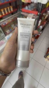 WARDAH CRYSTAL SECRET Nmf Amino + AHA PHA Clarifying Foaming Cleanser 100mL