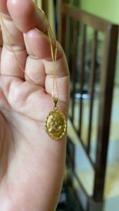 PAWNABLE 18K Saudi Gold Lightweight Foxtail Chain with 18K Queen Elizabeth Pendant(open back)✨