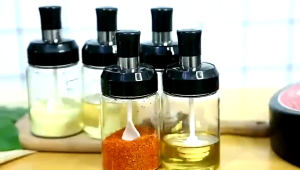Glass seasoning jar kitchen spoon lid seasoning jar sealed moisture-proof salt seasoning bottle set/调味瓶