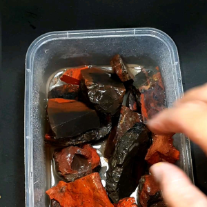 Batu Bongkahan Badar Besi Merah: Aksesoris Dekorasi Rumah Unik