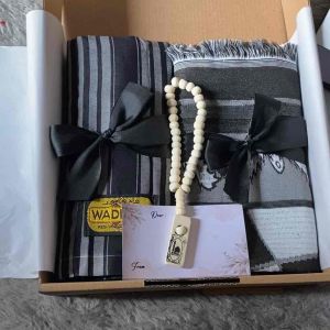 Hampres cowok muslim hampres sejadah hampers sarung hadiah cowok kado ulang tahun anniversary wisuda hampers lebaran sajadah dan sarung