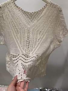 [Bán sỉ]- Áo len móc đi biển dạng lưới chui cổ V phong cách HQ