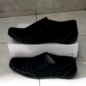 Sepatu slip on pria bahan kulit suwide bagus dan simpel