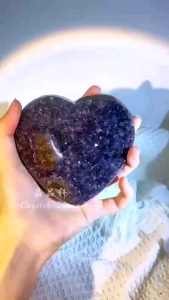 【现货】乌拉圭紫水晶爱心摆件 ▪️3号▪️11cm高 ▪️520G|乌拉圭紫水晶|智慧之石|舒缓情绪|提升专注|招贵人运|Uruguay Amethyst Heart Display ▪️No.3 ▪️11CM Height ▪️520G