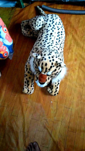 Boneka Kucing Harimau Macan Tutul Belang Singa Jumbo Besar - Mainan Anak Karakter Giant - Panjang 1 Meter - Bahan Sangat Halus dan Lembut - Jahitan Rapih dan Kuat - Aman dan Nyaman Dipeluk - Isi Silikon (Anti Air dan Bisa Dicuci) (Yelvo No.1) - Souvenir Kado Anak