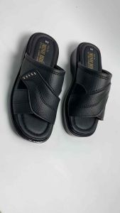 (HCM) Dép Nam trung niên dép nam quay ngang dép nam đế cao 4cm được làm từ chất liệu cao cấp không bong tróc bề mặt trong thời gian sử dụng dép mang êm ôm gọn đôi bàn chân. ĐTM:001