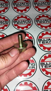 Baut pisau bolt gear case kiri mesin potong rumput 2 tak 318-328