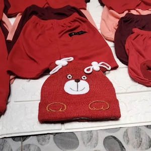 paket hemat pakaian bayi new born seri merah 18 pcs plus bonus topi rajut woll /pakaian new born
