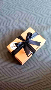 Paket Kado Cewek Ulang Tahun Isi Jam Tangan & Boneka Mini Free Kartu Ucapan