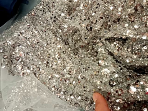 Kain Tille & Kebaya Pengantin Full Payet Batu & Payet Sqiun Asli: Kain Lembut dan Mewah