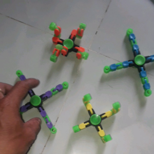 Một con quay Spinner mẫu mới bằng nhựa nhiều màu sắc 886