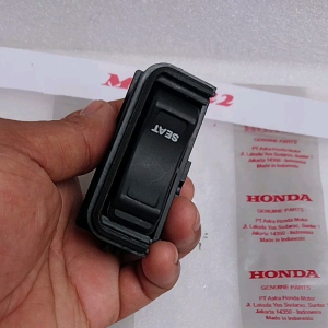 Switch Assy Seat Opener Tombol Pembuka Jok Vario 110 125 150 Scoopy ESP Original