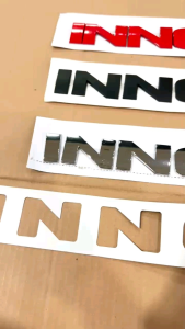 Emblem Hood Kap Mesin Mobil INNOVA Hitam Chrome Merah