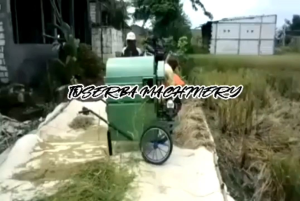 MESIN PERONTOK PADI 2 OUTPUT mesin perontok padi sawah