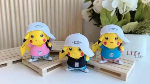 Mô hình Pokemon Pikachu - Pikachu phong cách thời trang đội mũ lưỡi trai thời thượng dễ thương - Cao khoảng 8cm