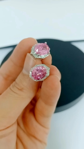 ต่างหูเงินแท้ชุบทองคำขาวประดับพลอยทัวร์มาลีนสีชมพูล้อมพลอยเพทายขาวสวยหรู