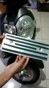 TEMPAT DUDUKAN PLAT NOMOR MOTOR SUDAH ADA BAUTNYA